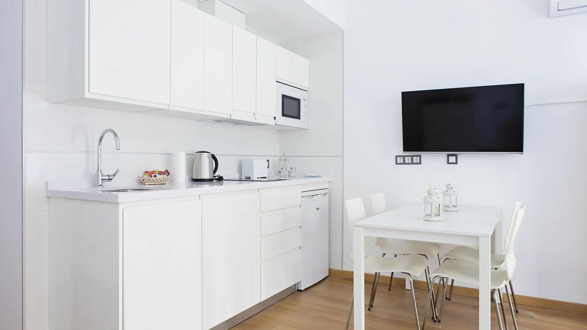 Suncity Apartamentos Refino Con Piscina Málaga Espanha